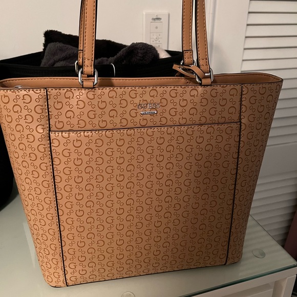 Brand new Guess tote - Picture 3 of 3